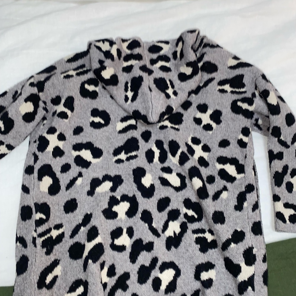 Grey Cheetah Long Sweater - Picture 4 of 4